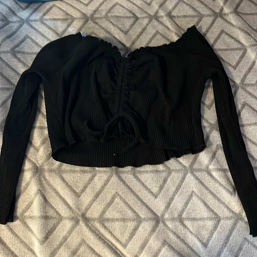 Black crop top, Size L.